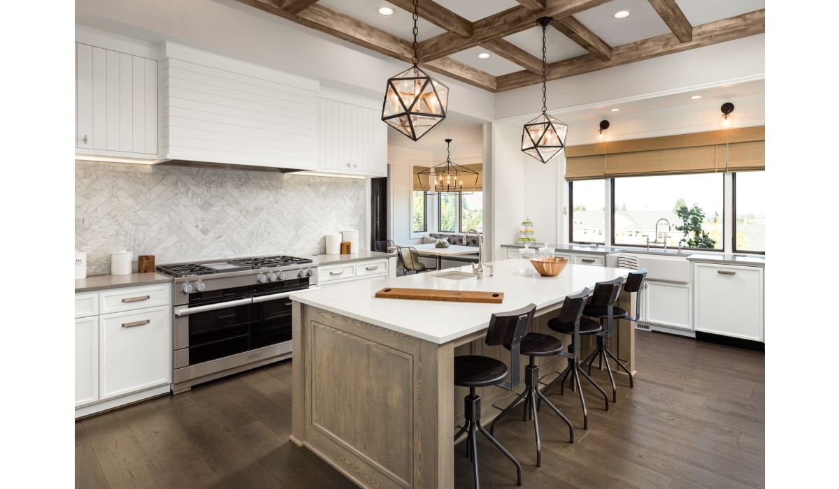 Modern white kitchen, with beautiful light pendants